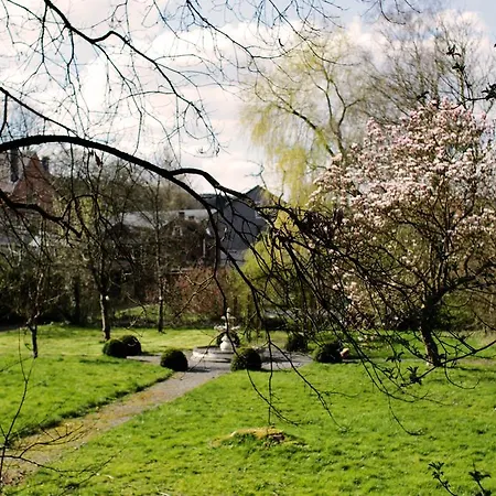 Daire Chesterfield -view On Garden Durbuy