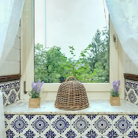 Chesterfield -view On Garden Durbuy