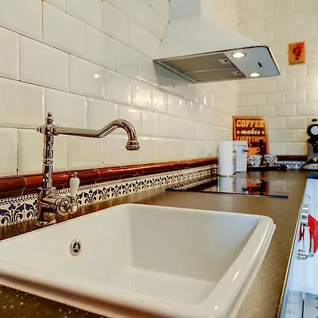 Chesterfield -view On Garden Appartement *